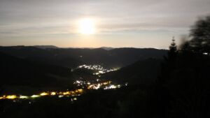Dieses Bild zeigt eine Webcam-Aufnahme vom Achertal, aufgenommen am Samstag, den 25.07.2026 um 00:30 Uhr. Die Temperatur betrug 20.4°C.