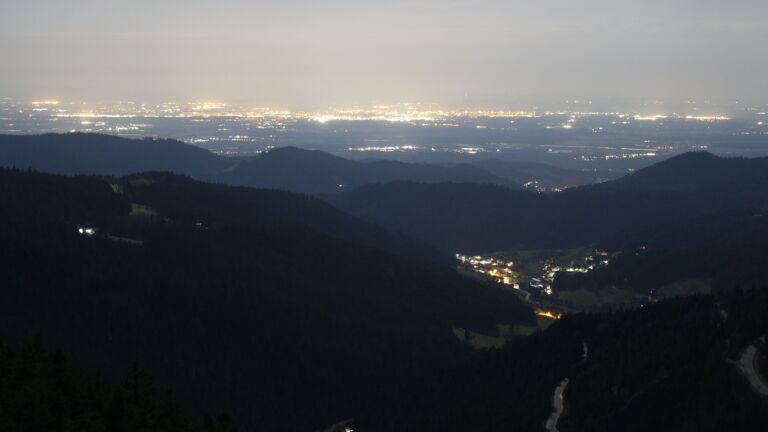 Dieses Bild zeigt eine Webcam-Aufnahme vom Achertal, aufgenommen am Samstag, den 28.02.2026 um 02:30 Uhr. Die Temperatur betrug 10.5°C.