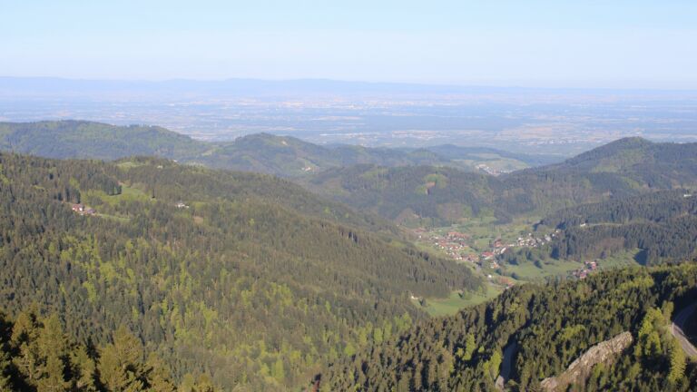 Dieses Bild zeigt eine Webcam-Aufnahme vom Achertal, aufgenommen am Montag, den 27.04.2026 um 08:10 Uhr. Die Temperatur betrug 15.9°C.