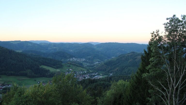 Dieses Bild zeigt eine Webcam-Aufnahme vom Achertal, aufgenommen am Samstag, den 26.09.2026 um 07:30 Uhr. Die Temperatur betrug 15.7°C.