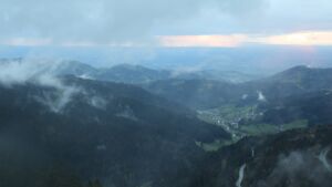 Dieses Bild zeigt eine Webcam-Aufnahme vom Achertal, aufgenommen am Montag, den 21.04.2025 um 20:20 Uhr. Die Temperatur betrug 5.2°C.