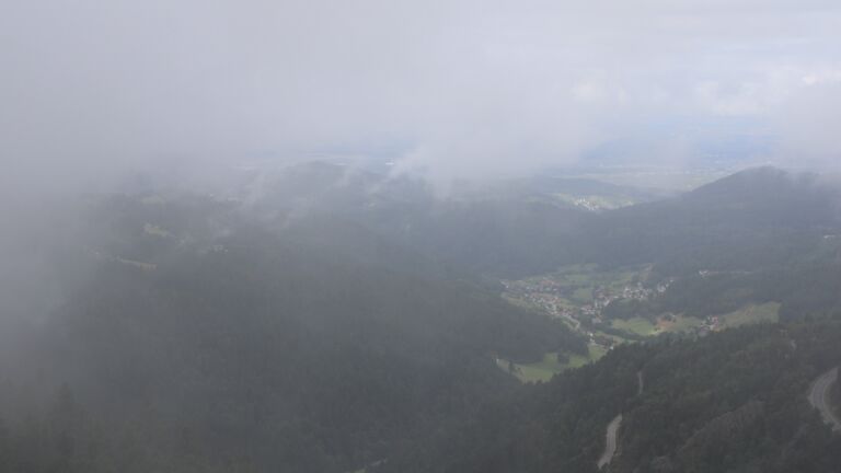 Dieses Bild zeigt eine Webcam-Aufnahme vom Achertal, aufgenommen am Samstag, den 30.08.2025 um 11:00 Uhr. Die Temperatur betrug 10.4°C.