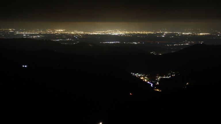 Dieses Bild zeigt eine Webcam-Aufnahme vom Achertal, aufgenommen am Mittwoch, den 24.12.2025 um 00:30 Uhr. Die Temperatur betrug -3.1°C.