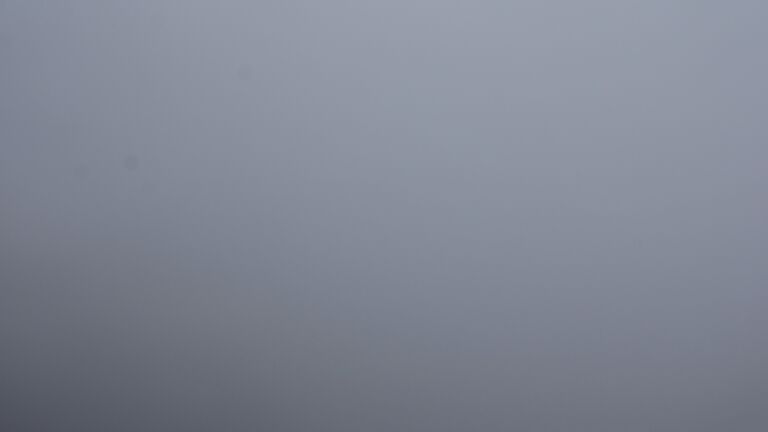 Dieses Bild zeigt eine Webcam-Aufnahme vom Achertal, aufgenommen am Sonntag, den 30.11.2025 um 13:50 Uhr. Die Temperatur betrug 2.7°C.