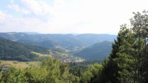 Dieses Bild zeigt eine Webcam-Aufnahme vom Achertal, aufgenommen am Mittwoch, den 05.08.2026 um 18:20 Uhr. Die Temperatur betrug 32°C.