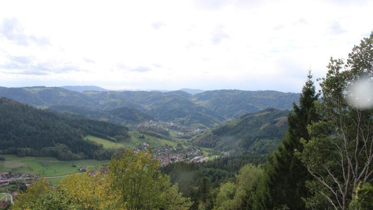 Dieses Bild zeigt eine Webcam-Aufnahme vom Achertal, aufgenommen am Freitag, den 23.10.2026 um 14:10 Uhr. Die Temperatur betrug 10.7°C.