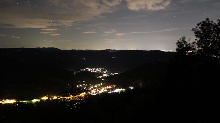 Dieses Bild zeigt eine Webcam-Aufnahme vom Achertal, aufgenommen am Dienstag, den 15.09.2026 um 22:00 Uhr. Die Temperatur betrug 22.5°C.
