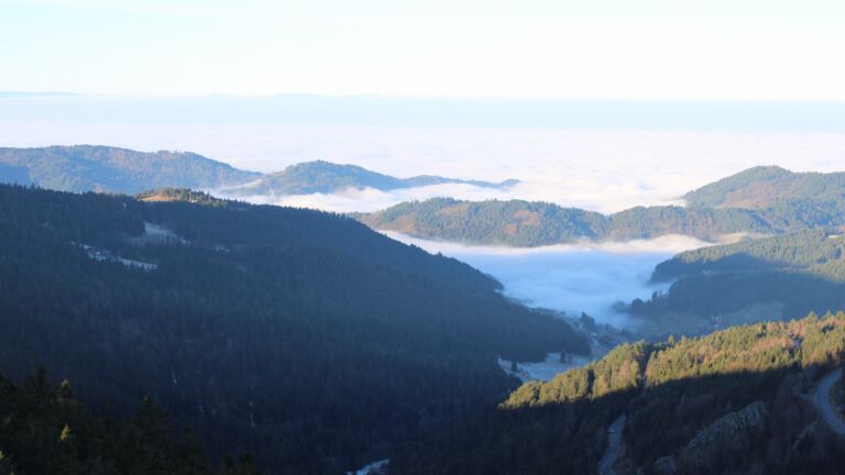 Dieses Bild zeigt eine Webcam-Aufnahme vom Achertal, aufgenommen am Sonntag, den 28.12.2025 um 09:40 Uhr. Die Temperatur betrug -0.2°C.