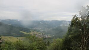 Dieses Bild zeigt eine Webcam-Aufnahme vom Achertal, aufgenommen am Montag, den 27.07.2026 um 07:10 Uhr. Die Temperatur betrug 13.2°C.