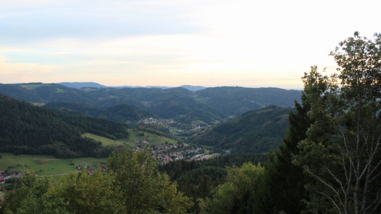 Dieses Bild zeigt eine Webcam-Aufnahme vom Achertal, aufgenommen am Samstag, den 12.09.2026 um 19:20 Uhr. Die Temperatur betrug 21.1°C.