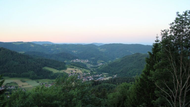 Dieses Bild zeigt eine Webcam-Aufnahme vom Achertal, aufgenommen am Freitag, den 29.05.2026 um 05:40 Uhr. Die Temperatur betrug 17.7°C.