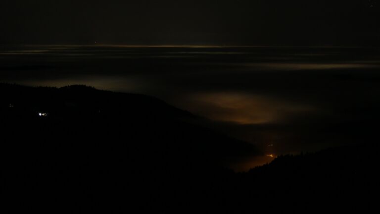 Dieses Bild zeigt eine Webcam-Aufnahme vom Achertal, aufgenommen am Montag, den 19.01.2026 um 04:00 Uhr. Die Temperatur betrug 4.6°C.