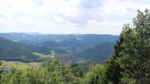 Dieses Bild zeigt eine Webcam-Aufnahme vom Achertal, aufgenommen am Montag, den 27.07.2026 um 14:50 Uhr. Die Temperatur betrug 23.1°C.