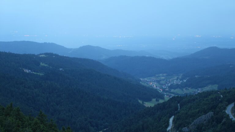 Dieses Bild zeigt eine Webcam-Aufnahme vom Achertal, aufgenommen am Donnerstag, den 24.07.2025 um 05:30 Uhr. Die Temperatur betrug 12.8°C.