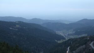 Dieses Bild zeigt eine Webcam-Aufnahme vom Achertal, aufgenommen am Freitag, den 14.11.2025 um 17:00 Uhr. Die Temperatur betrug 15.9°C.