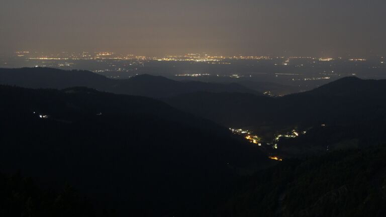 Dieses Bild zeigt eine Webcam-Aufnahme vom Achertal, aufgenommen am Freitag, den 13.06.2025 um 02:50 Uhr. Die Temperatur betrug 20.1°C.