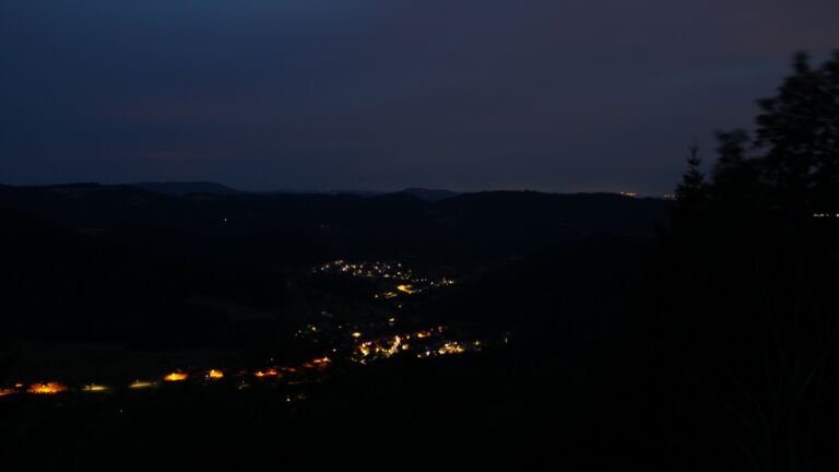 Dieses Bild zeigt eine Webcam-Aufnahme vom Achertal, aufgenommen am Freitag, den 17.07.2026 um 04:40 Uhr. Die Temperatur betrug 19°C.