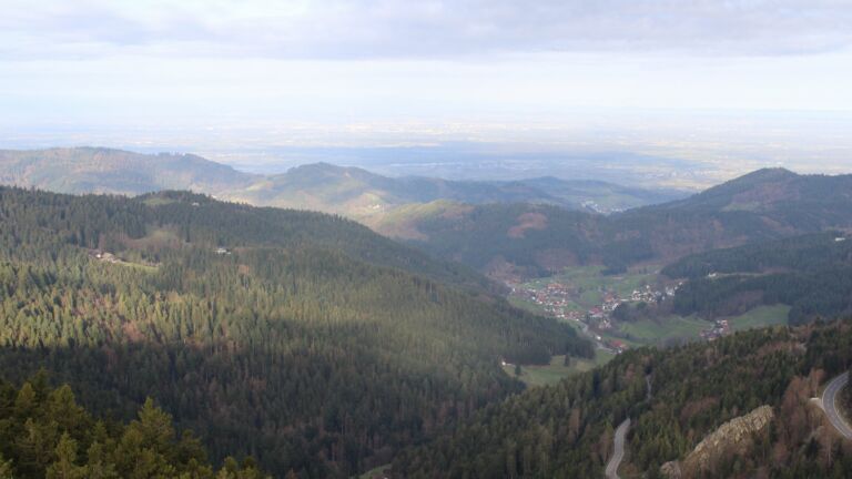 Dieses Bild zeigt eine Webcam-Aufnahme vom Achertal, aufgenommen am Montag, den 06.04.2026 um 08:10 Uhr. Die Temperatur betrug 7.3°C.