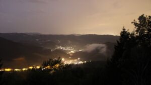 Dieses Bild zeigt eine Webcam-Aufnahme vom Achertal, aufgenommen am Freitag, den 28.08.2026 um 05:20 Uhr. Die Temperatur betrug 17.3°C.