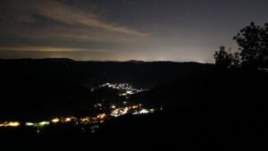 Dieses Bild zeigt eine Webcam-Aufnahme vom Achertal, aufgenommen am Sonntag, den 13.09.2026 um 04:30 Uhr. Die Temperatur betrug 15.3°C.