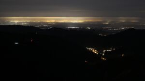 Dieses Bild zeigt eine Webcam-Aufnahme vom Achertal, aufgenommen am Freitag, den 12.12.2025 um 02:30 Uhr. Die Temperatur betrug 7.3°C.