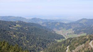 Dieses Bild zeigt eine Webcam-Aufnahme vom Achertal, aufgenommen am Samstag, den 18.04.2026 um 12:00 Uhr. Die Temperatur betrug 15.4°C.