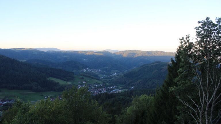 Dieses Bild zeigt eine Webcam-Aufnahme vom Achertal, aufgenommen am Samstag, den 26.09.2026 um 07:50 Uhr. Die Temperatur betrug 15.7°C.