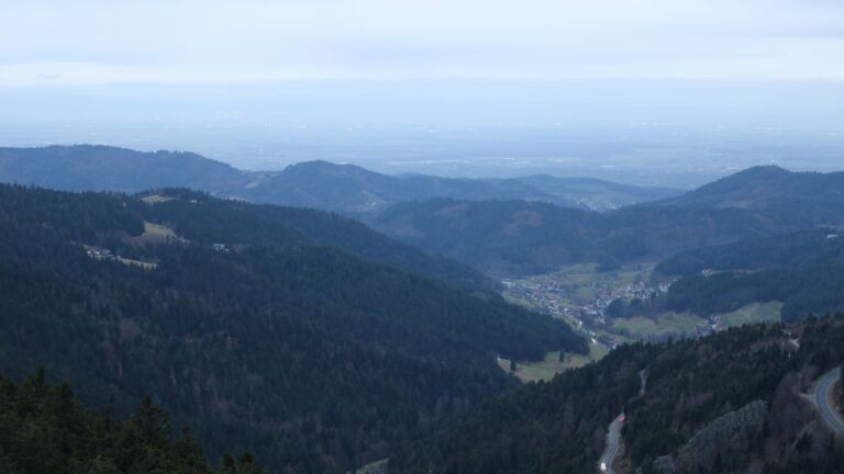 Dieses Bild zeigt eine Webcam-Aufnahme vom Achertal, aufgenommen am Freitag, den 19.12.2025 um 16:40 Uhr. Die Temperatur betrug 7.1°C.