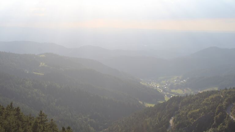 Dieses Bild zeigt eine Webcam-Aufnahme vom Achertal, aufgenommen am Freitag, den 22.08.2025 um 18:50 Uhr. Die Temperatur betrug 13.2°C.