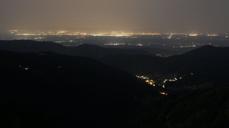 Dieses Bild zeigt eine Webcam-Aufnahme vom Achertal, aufgenommen am Samstag, den 14.06.2025 um 02:50 Uhr. Die Temperatur betrug 23.2°C.