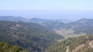 Dieses Bild zeigt eine Webcam-Aufnahme vom Achertal, aufgenommen am Mittwoch, den 15.04.2026 um 10:20 Uhr. Die Temperatur betrug 7.2°C.