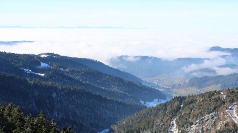 Dieses Bild zeigt eine Webcam-Aufnahme vom Achertal, aufgenommen am Samstag, den 22.11.2025 um 13:00 Uhr. Die Temperatur betrug -1.8°C.