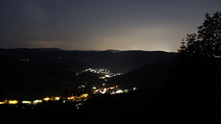 Dieses Bild zeigt eine Webcam-Aufnahme vom Achertal, aufgenommen am Freitag, den 19.06.2026 um 03:10 Uhr. Die Temperatur betrug 25.5°C.