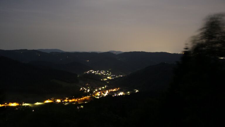 Dieses Bild zeigt eine Webcam-Aufnahme vom Achertal, aufgenommen am Sonntag, den 24.05.2026 um 22:50 Uhr. Die Temperatur betrug 22°C.