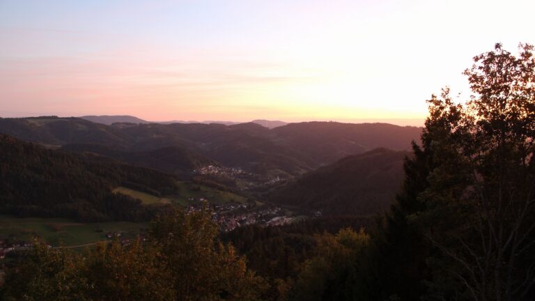Dieses Bild zeigt eine Webcam-Aufnahme vom Achertal, aufgenommen am Montag, den 21.09.2026 um 19:50 Uhr. Die Temperatur betrug 13.9°C.
