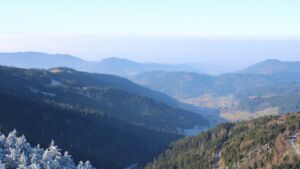 Dieses Bild zeigt eine Webcam-Aufnahme vom Achertal, aufgenommen am Freitag, den 26.12.2025 um 12:30 Uhr. Die Temperatur betrug 2.4°C.