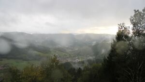 Dieses Bild zeigt eine Webcam-Aufnahme vom Achertal, aufgenommen am Sonntag, den 25.10.2026 um 15:00 Uhr. Die Temperatur betrug 5.8°C.