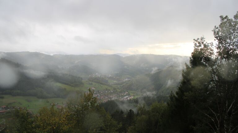 Dieses Bild zeigt eine Webcam-Aufnahme vom Achertal, aufgenommen am Sonntag, den 25.10.2026 um 15:00 Uhr. Die Temperatur betrug 5.8°C.