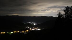 Dieses Bild zeigt eine Webcam-Aufnahme vom Achertal, aufgenommen am Donnerstag, den 17.09.2026 um 01:00 Uhr. Die Temperatur betrug 12.2°C.