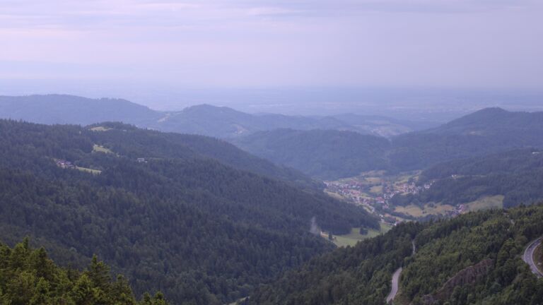Dieses Bild zeigt eine Webcam-Aufnahme vom Achertal, aufgenommen am Mittwoch, den 04.06.2025 um 06:10 Uhr. Die Temperatur betrug 11.7°C.