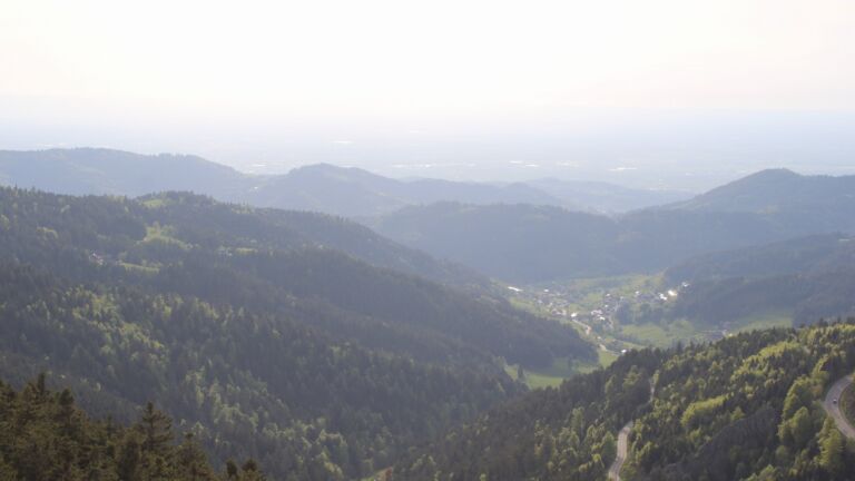 Dieses Bild zeigt eine Webcam-Aufnahme vom Achertal, aufgenommen am Montag, den 27.04.2026 um 18:50 Uhr. Die Temperatur betrug 14.6°C.