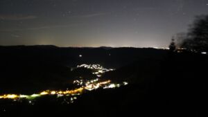Dieses Bild zeigt eine Webcam-Aufnahme vom Achertal, aufgenommen am Montag, den 12.10.2026 um 23:00 Uhr. Die Temperatur betrug 10.7°C.