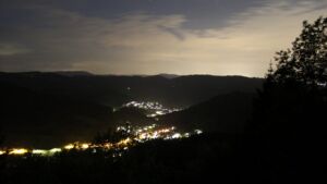 Dieses Bild zeigt eine Webcam-Aufnahme vom Achertal, aufgenommen am Mittwoch, den 20.05.2026 um 23:10 Uhr. Die Temperatur betrug 12.4°C.