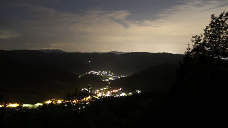 Dieses Bild zeigt eine Webcam-Aufnahme vom Achertal, aufgenommen am Mittwoch, den 20.05.2026 um 23:10 Uhr. Die Temperatur betrug 12.4°C.