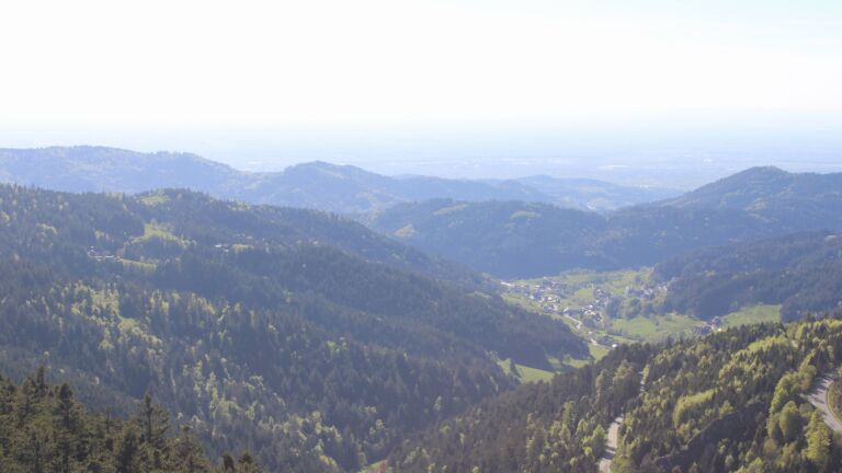 Dieses Bild zeigt eine Webcam-Aufnahme vom Achertal, aufgenommen am Samstag, den 25.04.2026 um 17:40 Uhr. Die Temperatur betrug 14.6°C.