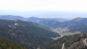 Dieses Bild zeigt eine Webcam-Aufnahme vom Achertal, aufgenommen am Sonntag, den 05.04.2026 um 14:20 Uhr. Die Temperatur betrug 12.1°C.