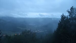 Dieses Bild zeigt eine Webcam-Aufnahme vom Achertal, aufgenommen am Montag, den 31.08.2026 um 06:20 Uhr. Die Temperatur betrug 13.7°C.