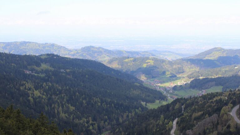 Dieses Bild zeigt eine Webcam-Aufnahme vom Achertal, aufgenommen am Montag, den 20.04.2026 um 12:00 Uhr. Die Temperatur betrug 7.2°C.