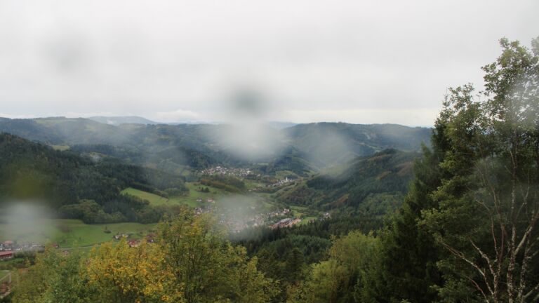 Dieses Bild zeigt eine Webcam-Aufnahme vom Achertal, aufgenommen am Mittwoch, den 21.10.2026 um 14:50 Uhr. Die Temperatur betrug 5.8°C.