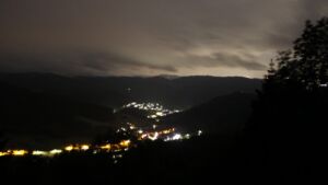 Dieses Bild zeigt eine Webcam-Aufnahme vom Achertal, aufgenommen am Dienstag, den 09.06.2026 um 03:10 Uhr. Die Temperatur betrug 13.7°C.